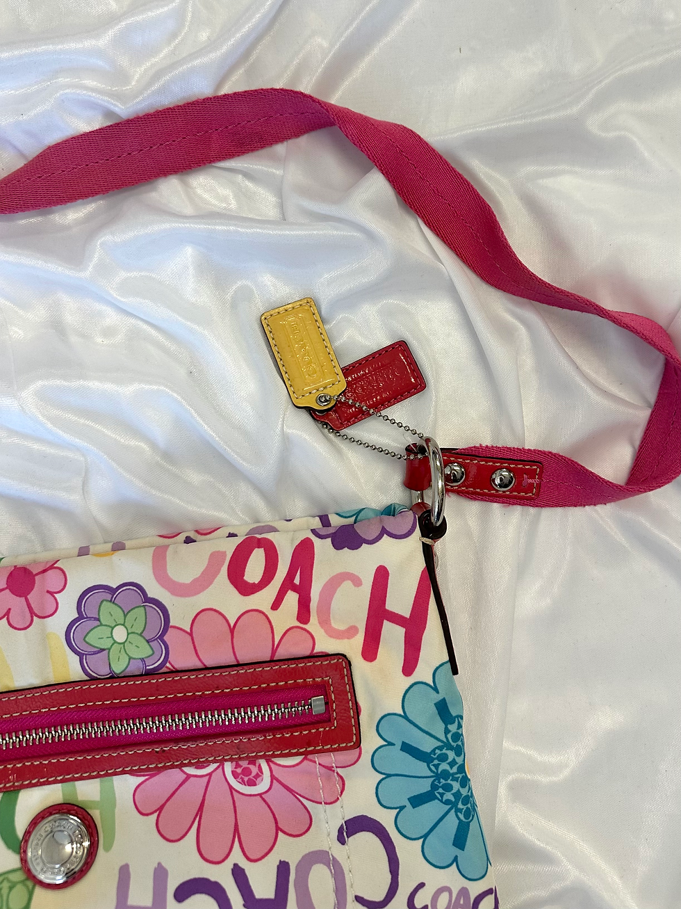 Miniatura: 00s Coach Daisy Poppy Floral Multi Coloured Nylon Crossbody Bag
