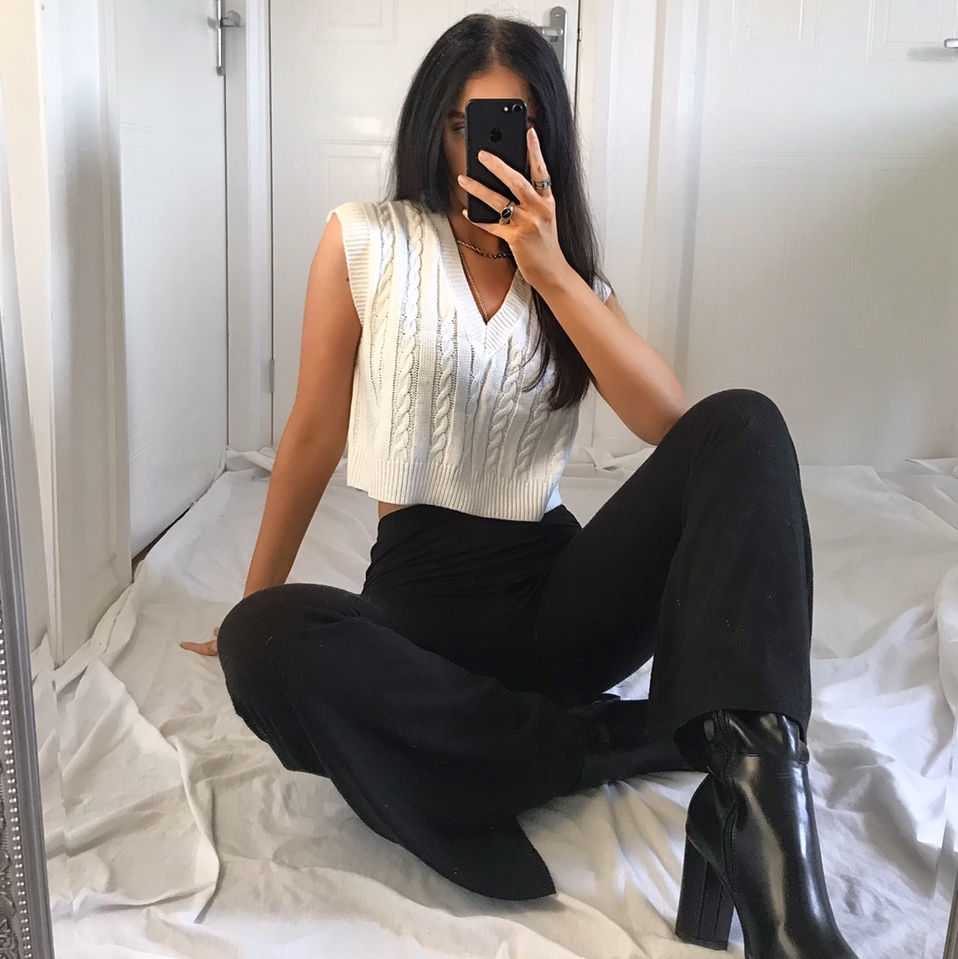 Miniature : White Cable Knit Vest Crop Top