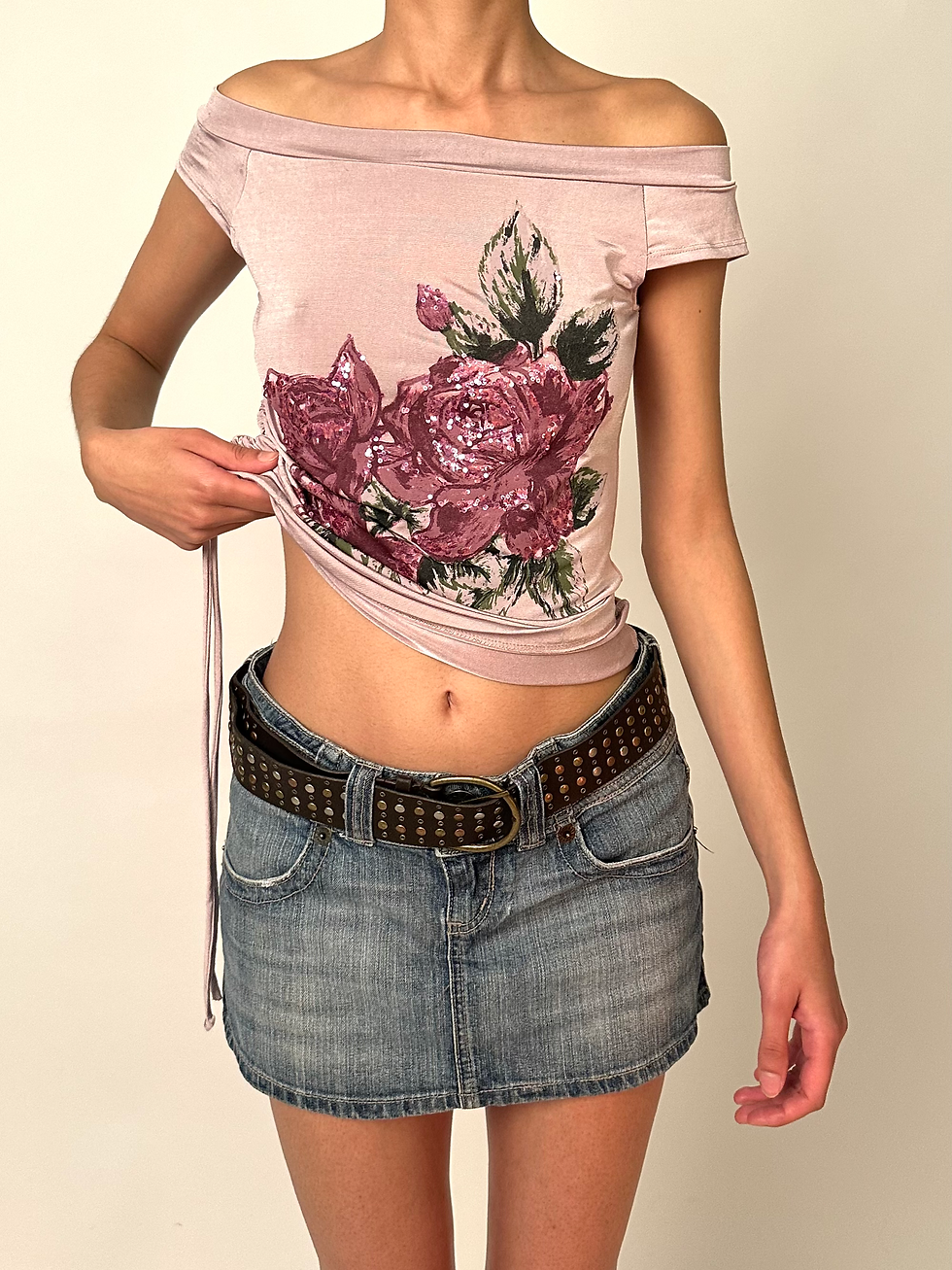 ภาพขนาดย่อ: 00s Pink & Purple Off The Shoulder Bardot Rose Top with Drawstring Side