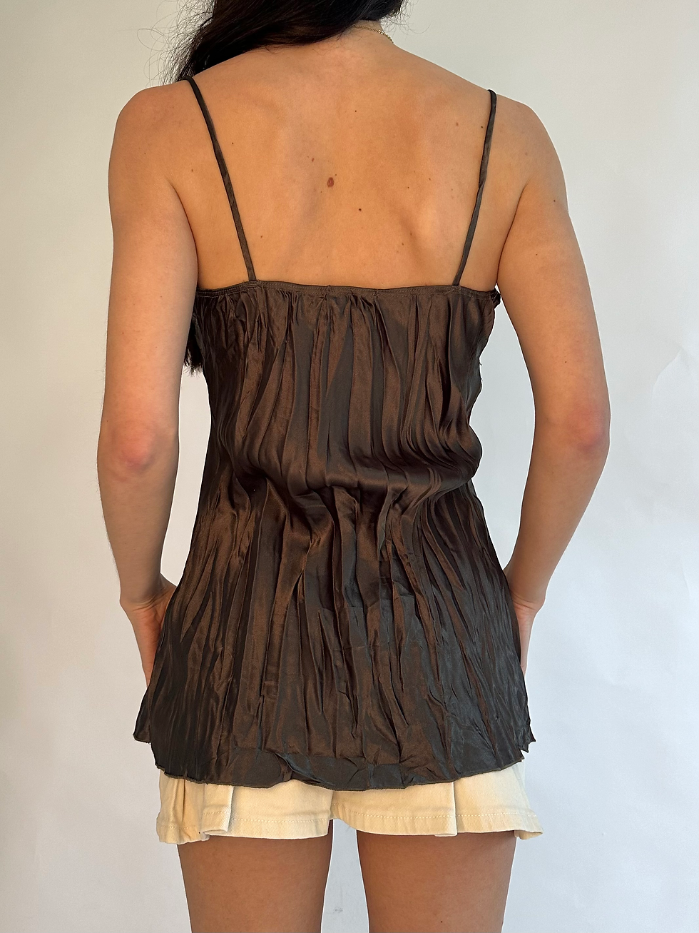 ภาพขนาดย่อ: 00s Khaki Beaded Crinkle V Neck Cami Top