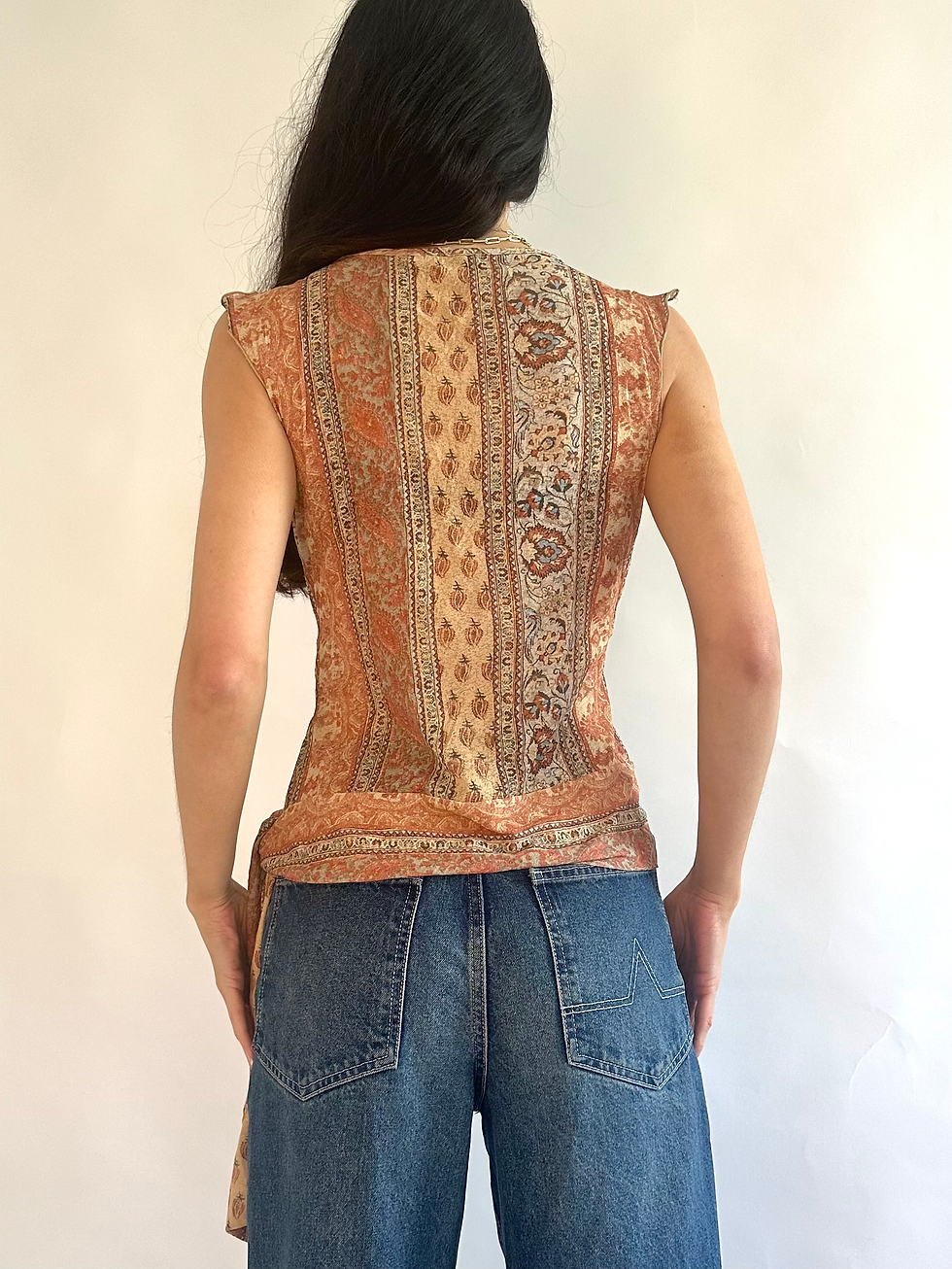 ภาพขนาดย่อ: Younique 00s Orange & Cream Paisley Floral Wrap Around Tie Mesh Top