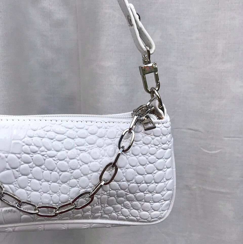 縮圖：White Croc Chain Strap Small Baguette Bag