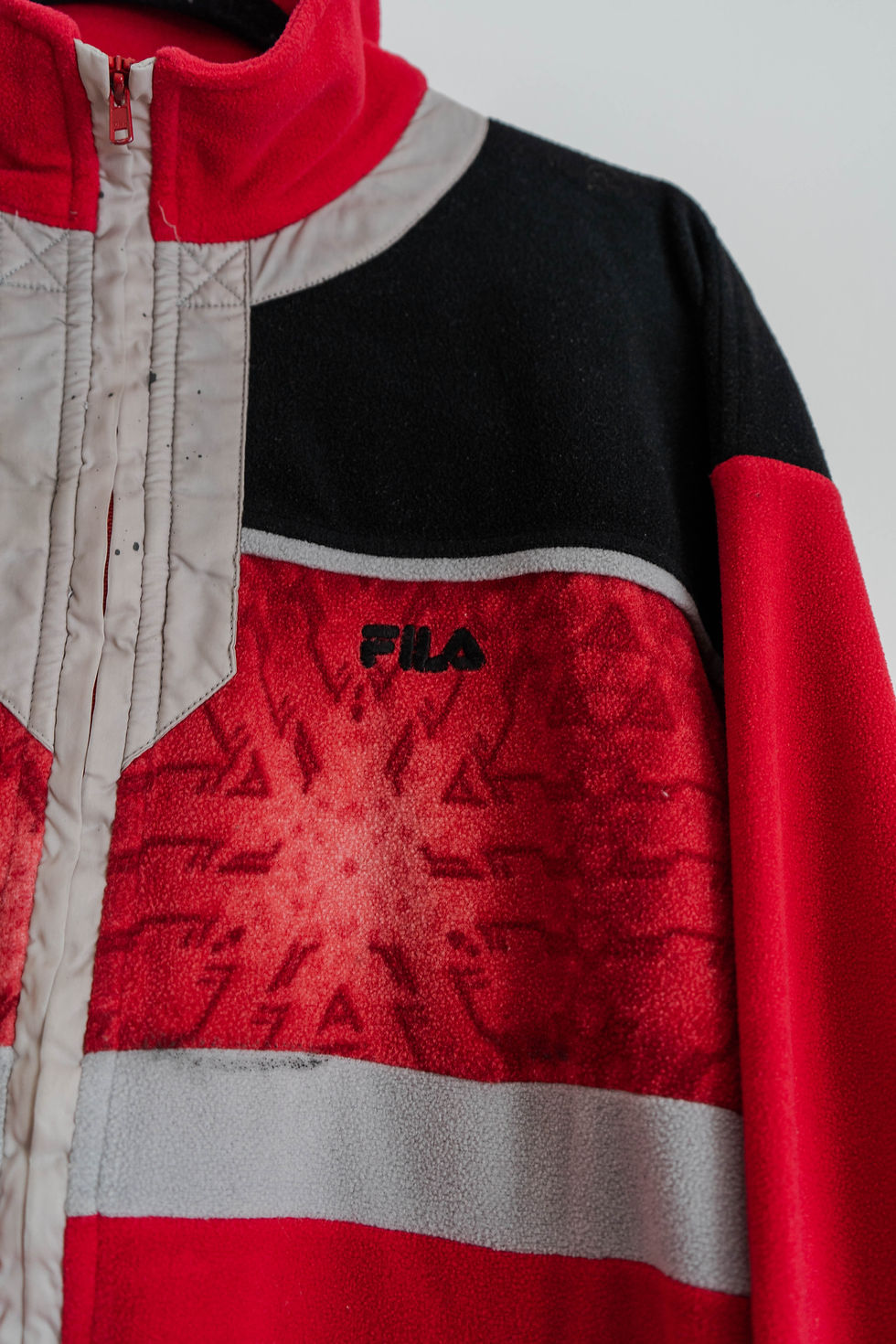 Miniatyrbild: 90s Fila Red, Black & Grey Colour Block Fleece Jacket