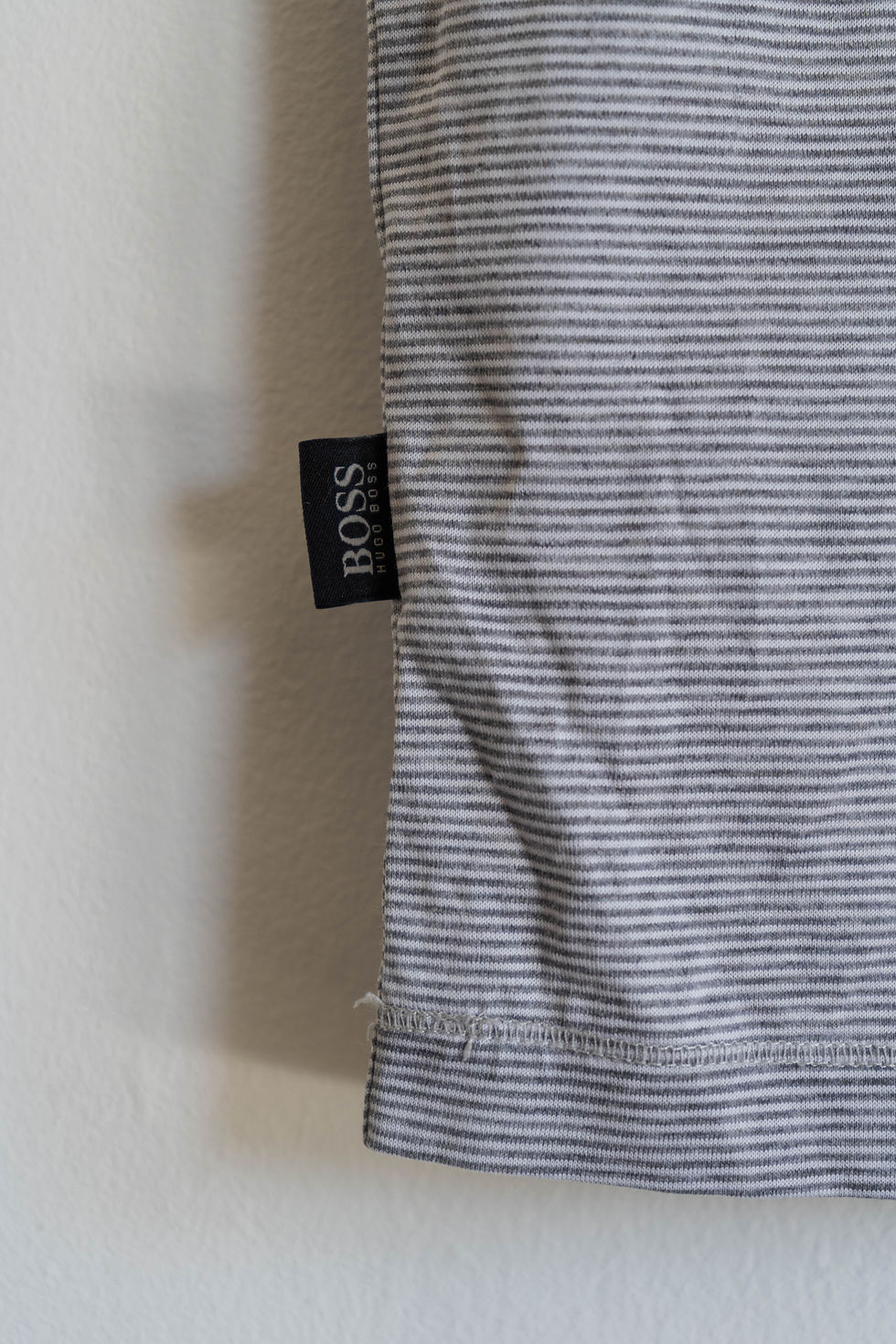 ภาพขนาดย่อ: Hugo Boss White & Grey Strip V Neck T-Shirt