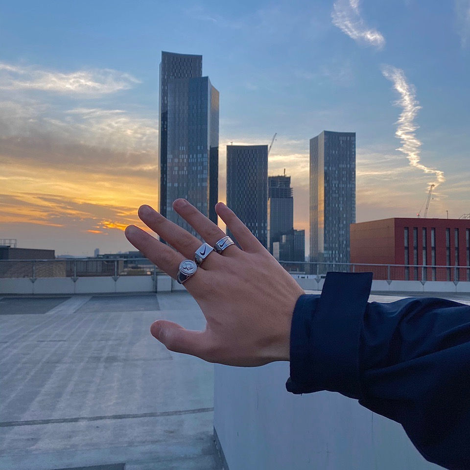 Miniatyrbild: Nike Swoosh Cut Out Thick Band Ring in Silver