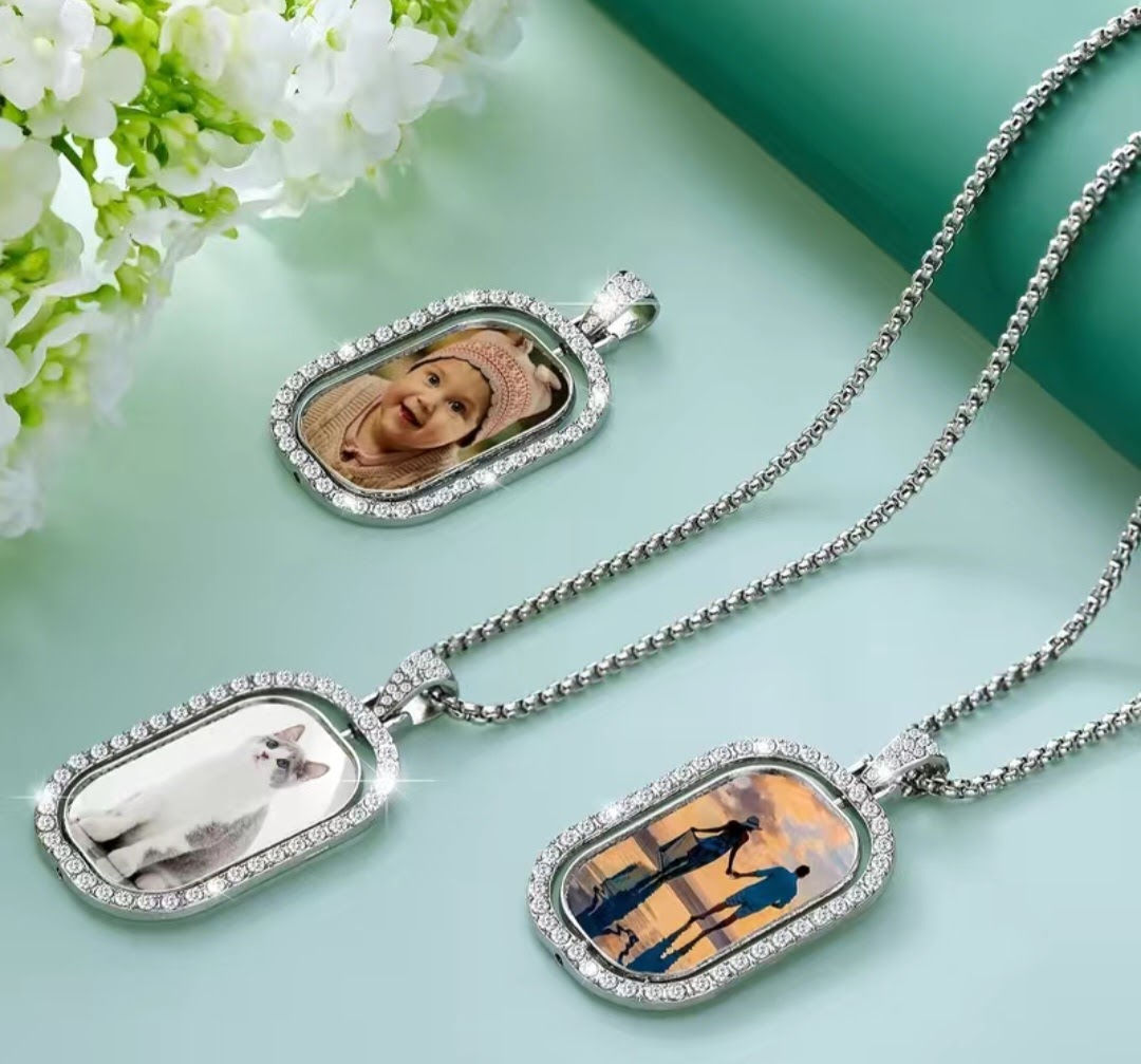 Rhinestone pendent and chain