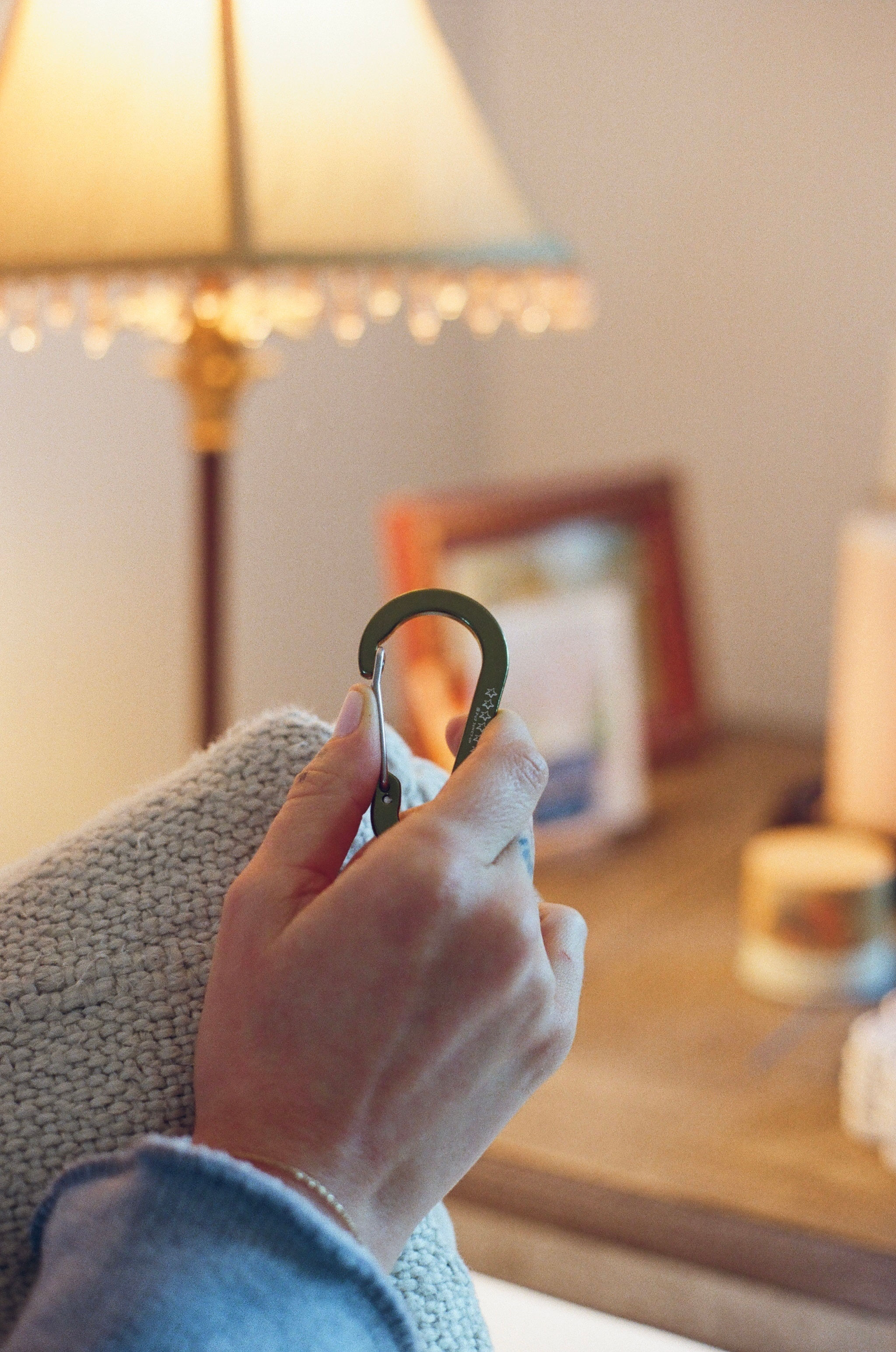 olive green stars carabiner (perfectly imperfect)