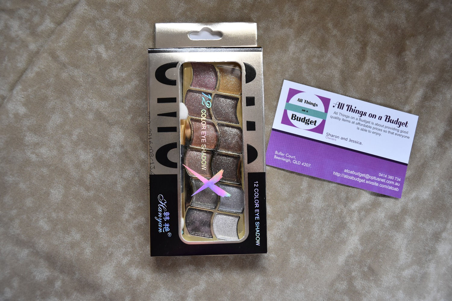 12 colour Eyeshadow palette