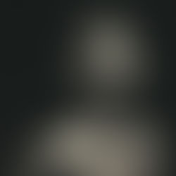 "V": harmony and disorder co-exist in the multilayered album by Niia.