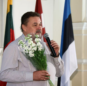 POLITIKO ŽODIS (11). PAMĄSTYMAI APIE VASAROS DARBUS IR RUDENS LŪKESČIUS