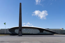 Pórticos: vazio como portal