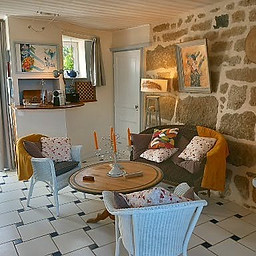 En entrant dans le Gîte La Plume et le Pinceau.jpg