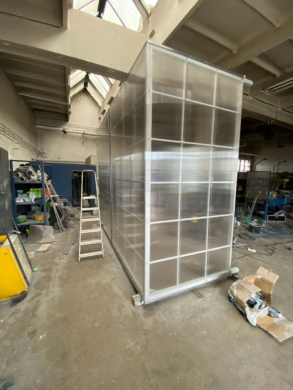 mobilna-konstrukcja-do-remontu-kontenerow