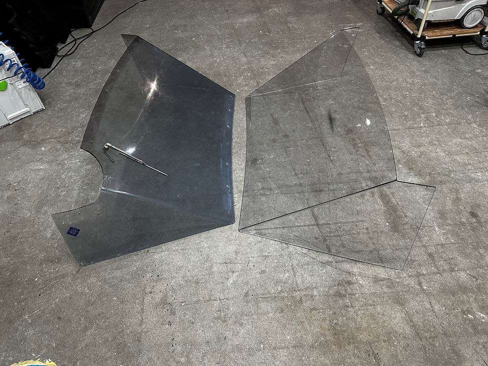 obrobka-cnc-poliweglanu-litego-element-przezroczysty