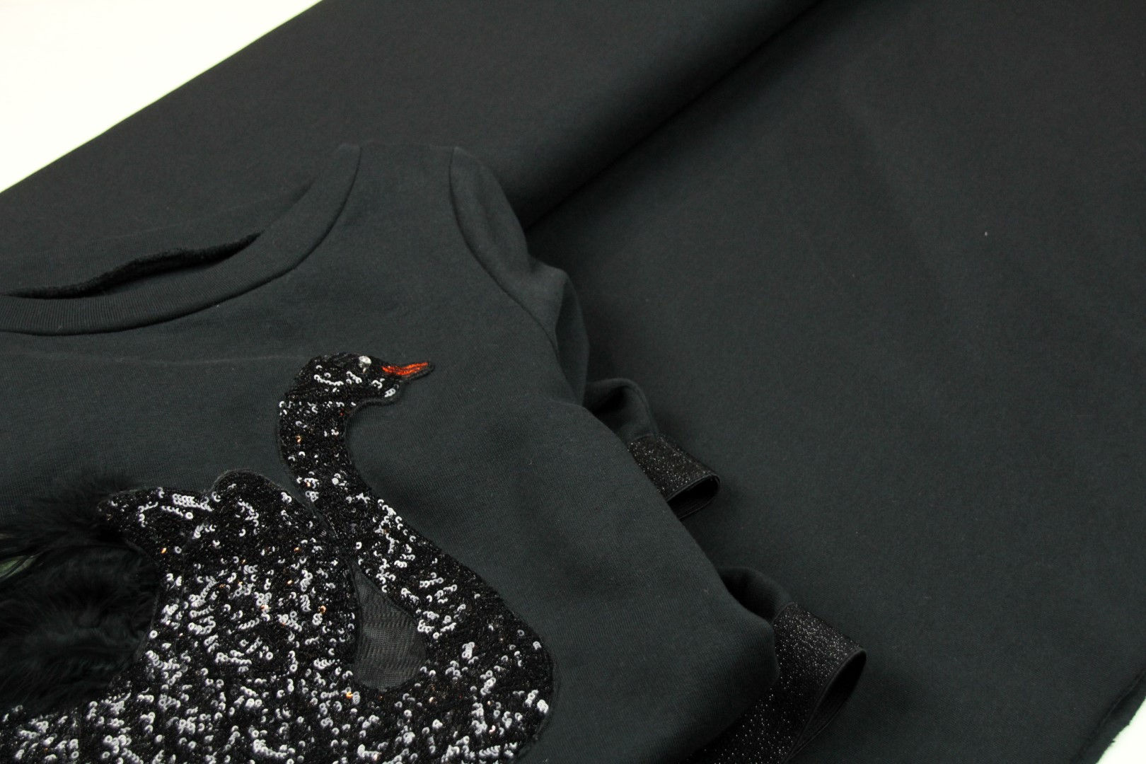 Zwarte sweaterstof in bio-katoen - €24,5/m