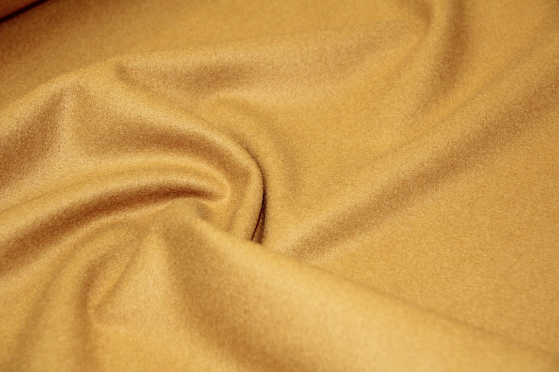Okerkleurige jasstof - €25,5/m