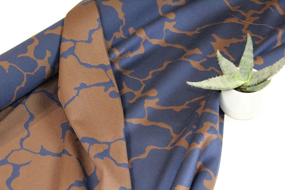 Thumbnail: Blauw-bruin gevlekte viscose - €47/m