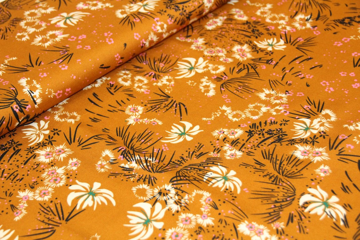 Okergele viscose met print - €38,5/m