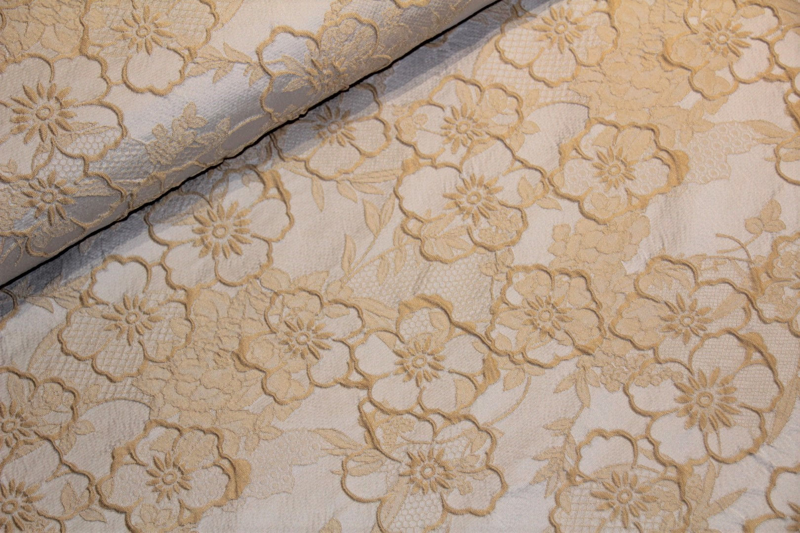 Jacquard in grijs en beige met bloemenmotief - €20 ipv 39,9/m