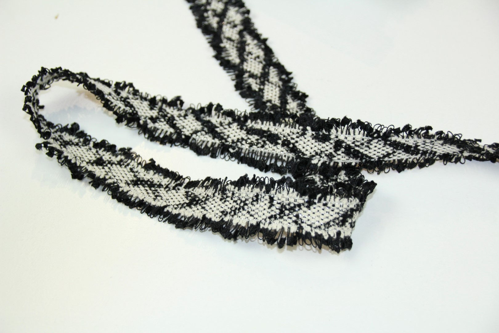 Zwart-witte chanel galon - €3,75