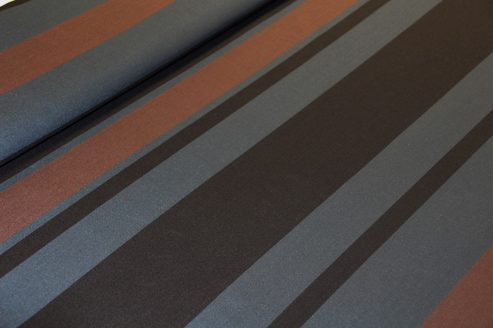 Viscose met blauw-zwart-bruine strepen - €23,4/m ipv €39/m