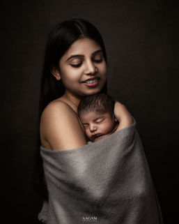 Heartwarming newborn and parents session by Aagam Photography