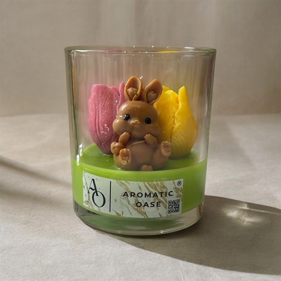 Duftkerze mit Tulpen im Glas