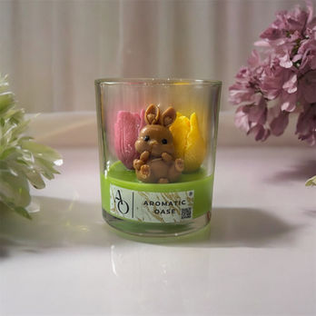 Tulpenhäschen Osterkerze mit Tulpenduft im Glas - handgefertigte Duftkerze von Aromatic Oase