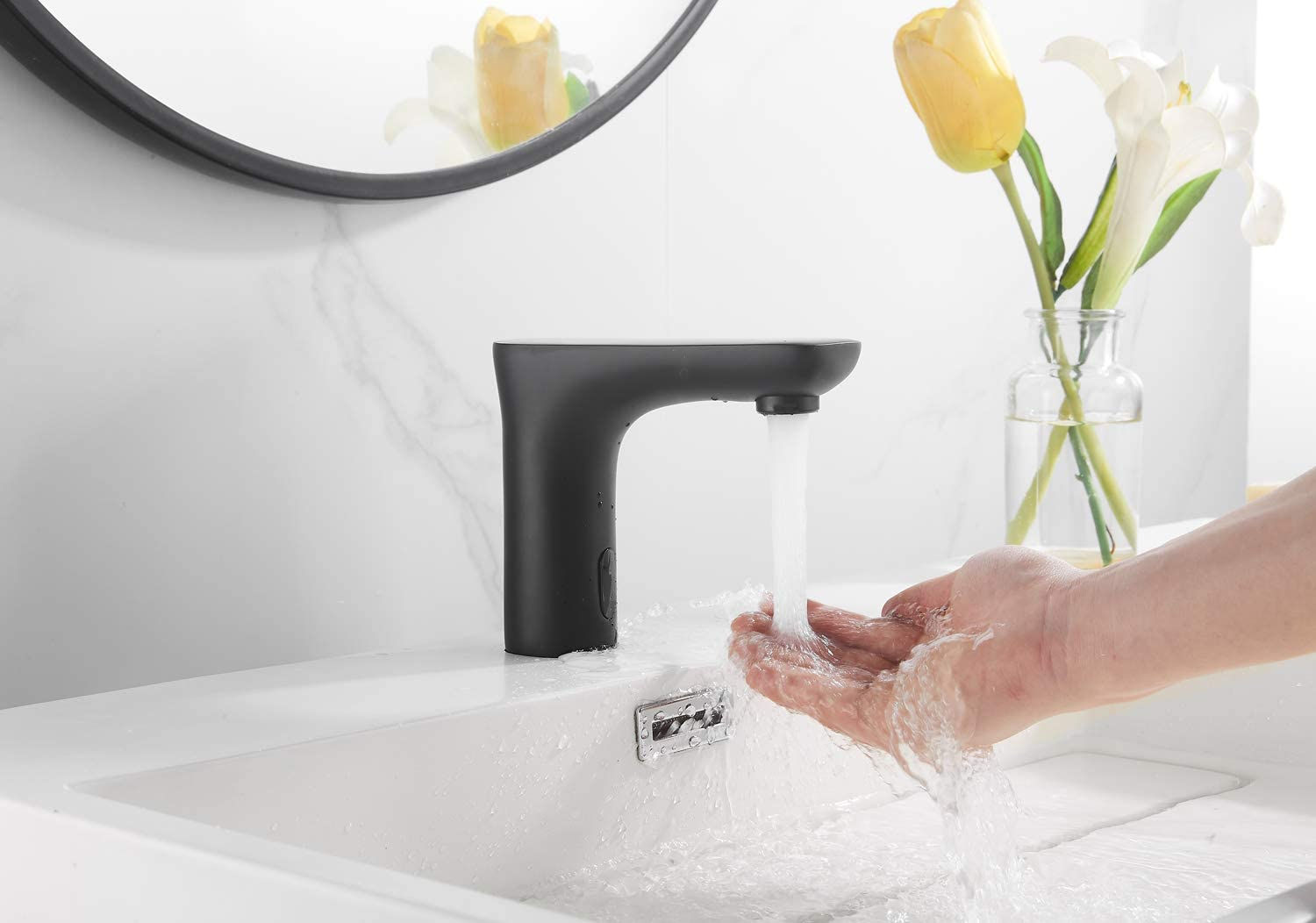 Acqua+Bango Automatic Bathroom Sink Faucet Black
