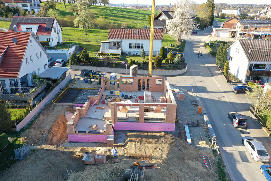 Luftaufnahme eines Rohbaus für ein Einfamilienhaus