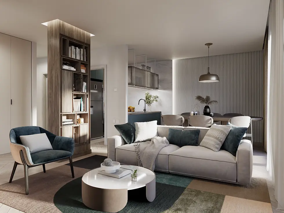 Svetla i moderna dnevna soba sa udobnim nameštajem, uključujući plavi fotelju i svetlu sofu s jastucima. U centru se nalazi okrugli sto sa dekorativnim detaljima, a zidna polica je ispunjena knjigama. Trpezarijski sto u pozadini naglašava otvoreni plan prostora.