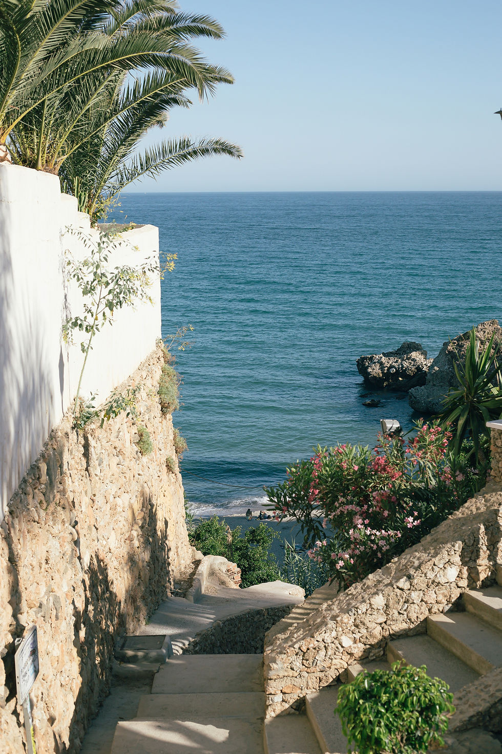 Stonewalls and steps down to the see