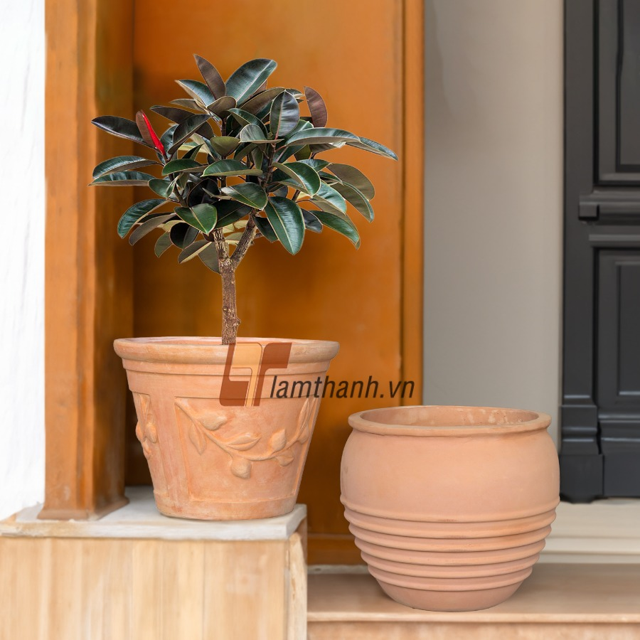 How Weather Impacts Terracotta Planters and What Retailers Should Know