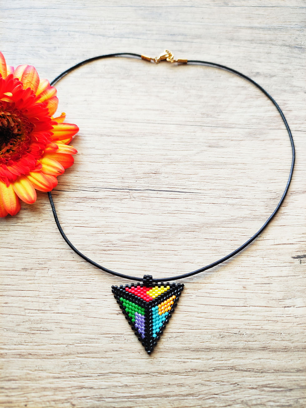 3D colour blocking triangle