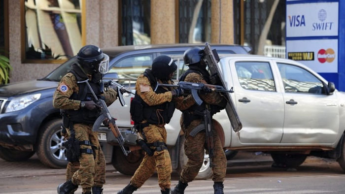 Μπουρκίνα Φάσο: Τους 27 έφτασαν οι νεκροί, 150 οι διασωθέντες