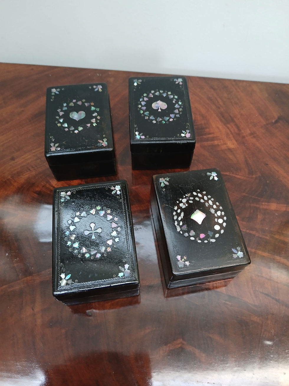 Miniature : Boîtes à jetons et plateau.