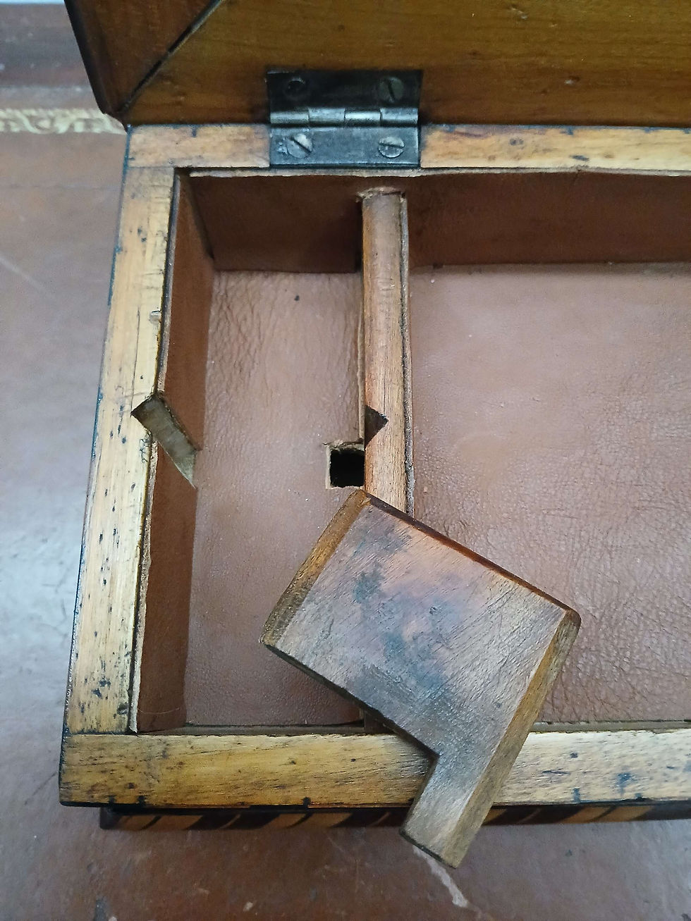 Miniature : Coffret marqueté avec secret