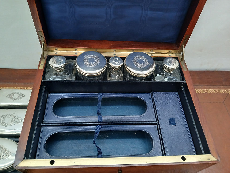 Miniature : Nécessaire de voyage. 