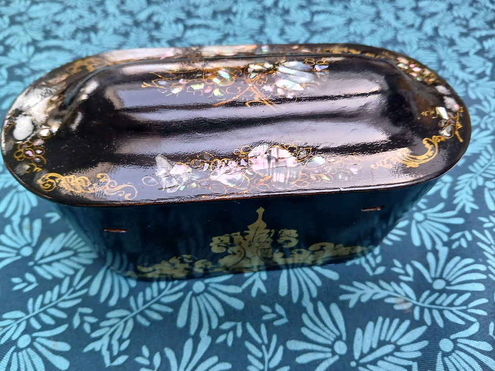 Miniature : Boîte en papier mâché. 