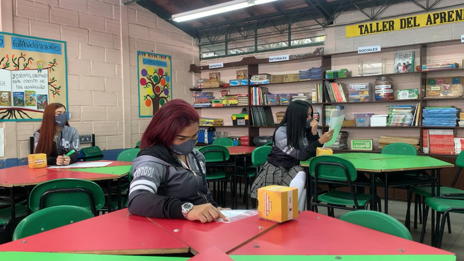 El Octavio Calderón Mejía a la vanguardia en educación