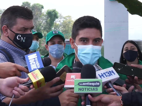 AlcaldÃa de MedellÃn y Emvarias intervienen el corredor vial de la malla del Aeropuerto Olaya