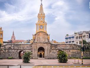 🕰️ Torre del Reloj: La Puerta de Entrada a la Historia de Cartagena