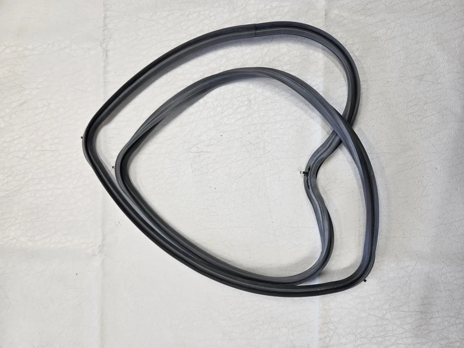 HISENSE BI62211CX OVEN DOOR SEAL GENUINE (BICX.01)
