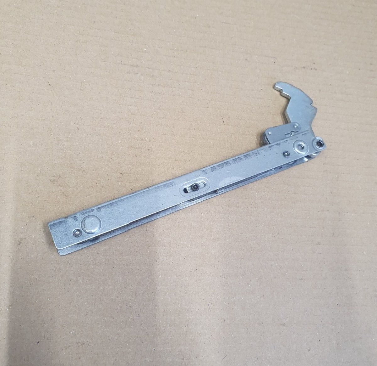 INDESIT IFW6340BLUK OVEN DOOR HINGE GENUINE (FW6.50)