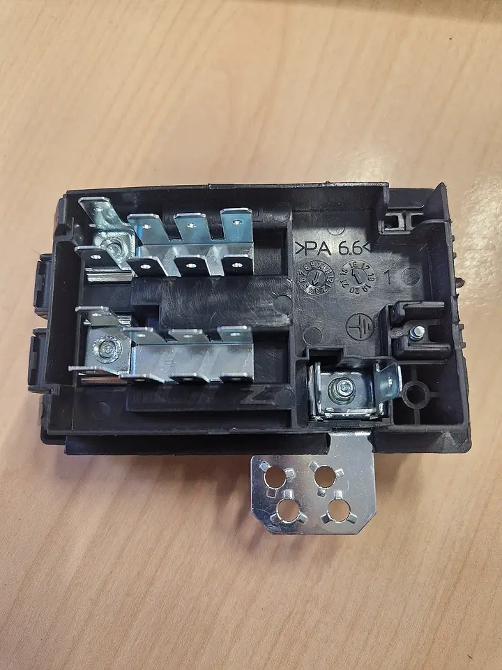 HOTPOINT DD4541IX OVEN TERMINAL CONNECTOR BLOCK (DD4.22)