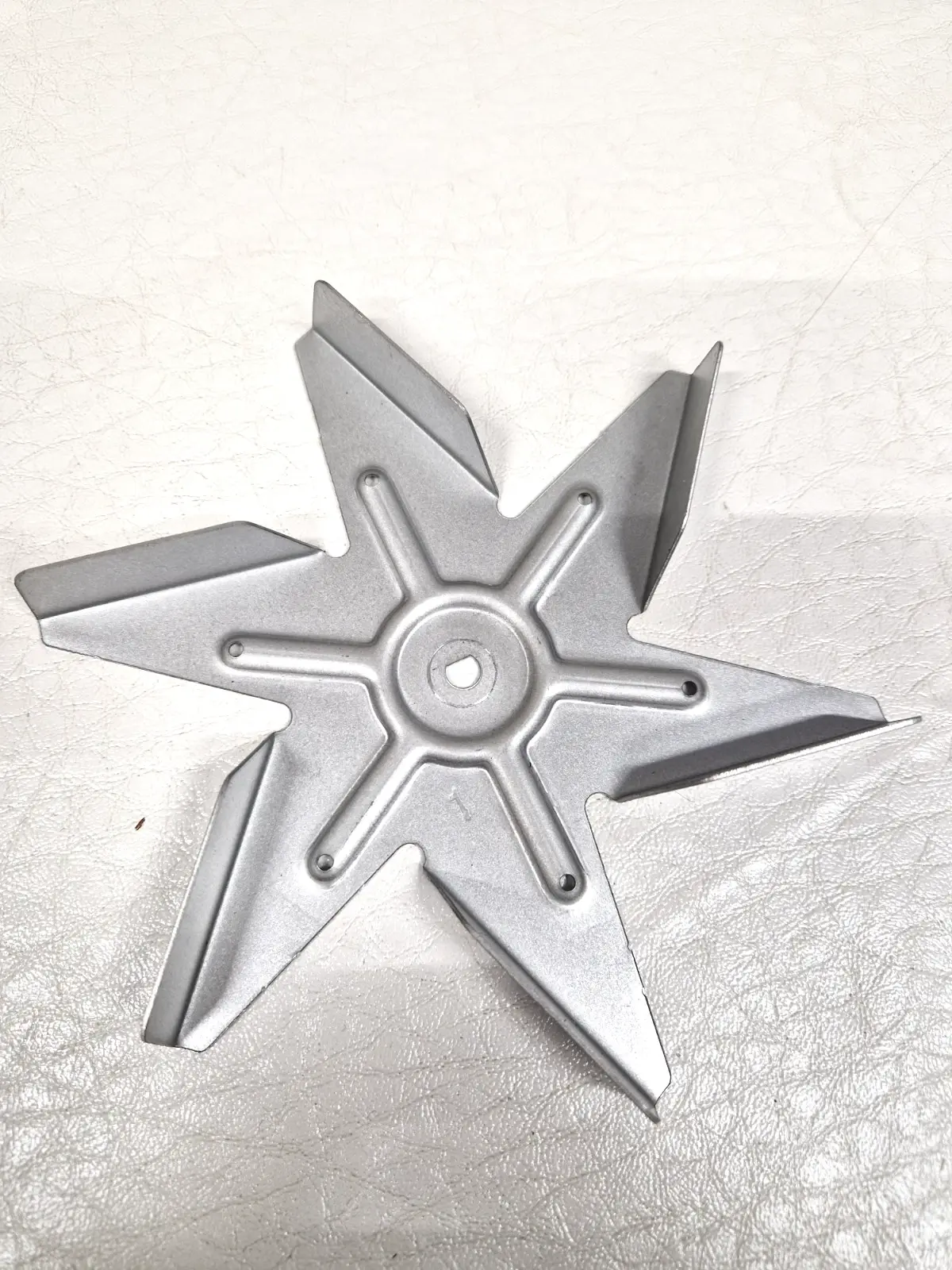 HISENSE BID914221CX BUD714221CDBG OVEN REAR FAN MOTOR BLADE (BID914.18)