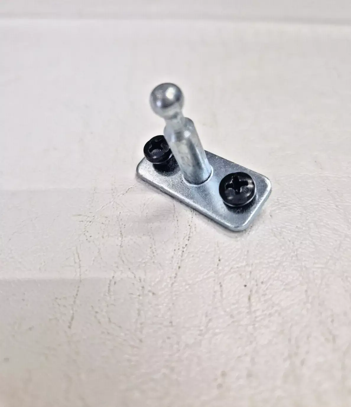 LOGIK LDOC60X22 COOKER BOTTOM DOOR ROLLER CATCH PIN (LD22.11)
