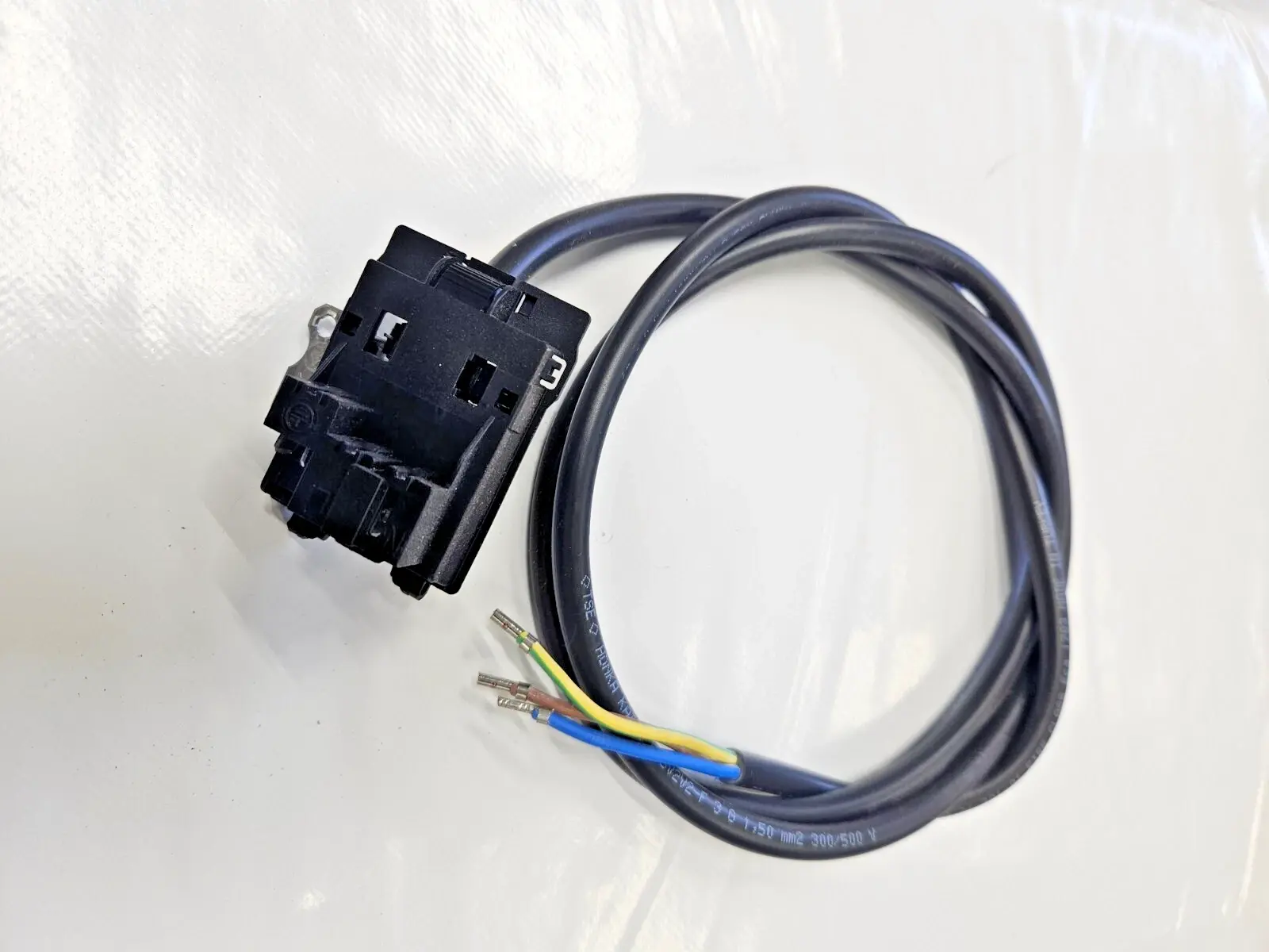 HISENSE BID914221CX BSA65222AXUK OVEN TERMINAL CONNECTOR AND CABLE (BID914.34)