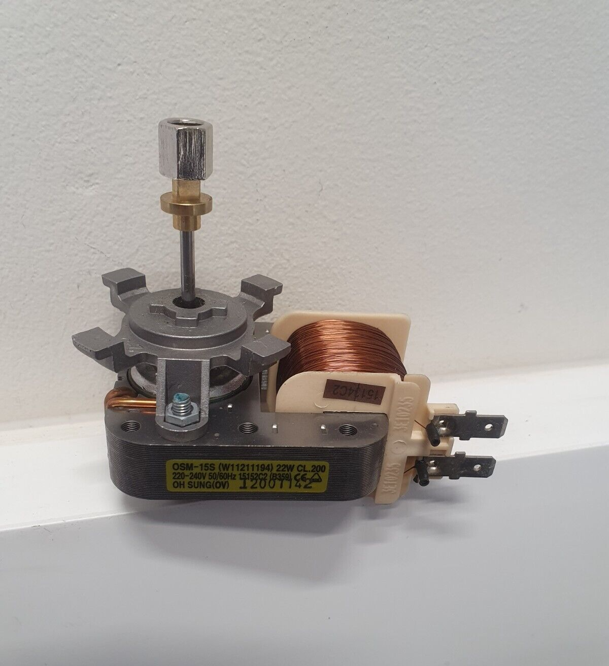 INDESIT IFW6340BLUK OVEN REAR FAN MOTOR 22W GENUINE (FW6.47)