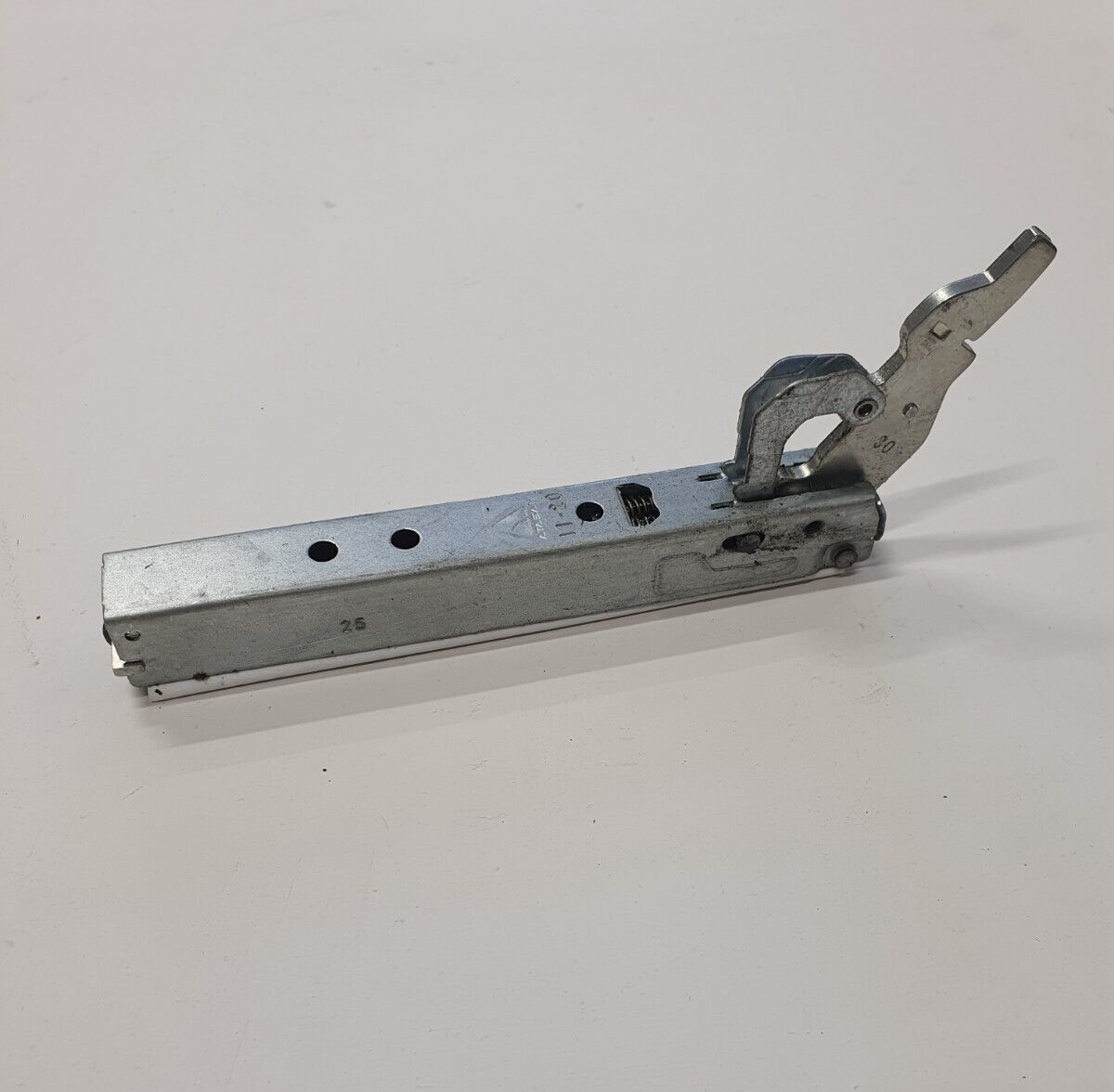 BAUMATIC BOFMU604X OVEN DOOR HINGE GENUINE (BOF6.13)